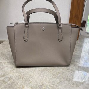 Elegant Gray Handbag